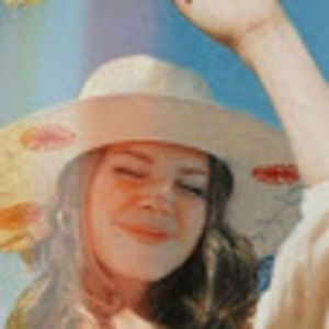 Meet your Posher, Queen of the gas station